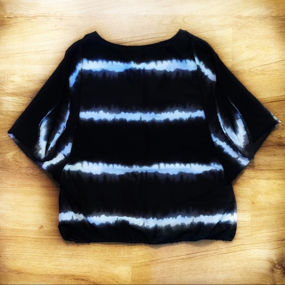 CONVERSE Blouse Black White Tie Dye Flowy Short Sleeve Top Blouse Small EUC LN - Picture 4 of 11